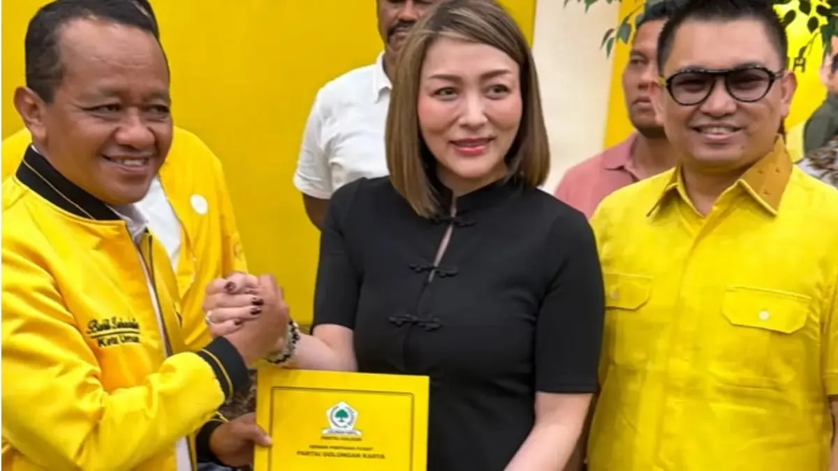 Bahlil Lahadalia serahkan SK Kepengurusan Golkar Sulut