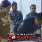 Moment saat Ketua DPRD Minut Denny Lolong menandatangani APBD Perubahan Pemkab Minut Tahun 2019, disaksikan Bupati Vonny Panambunan. (dok.istimewa)