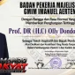 Piagam Penghargaan GMIM IMANUEL Aertembaga kepada Olly Dondokambey. (dok.istimewa)