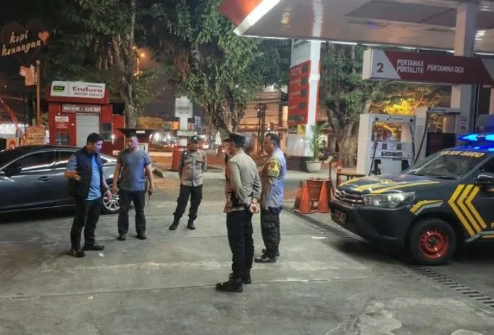 Kapolresta Manado Pantau SPBU di Malam Hari, Pastikan Ketersediaan BBM dan Keamanan Pelayanan